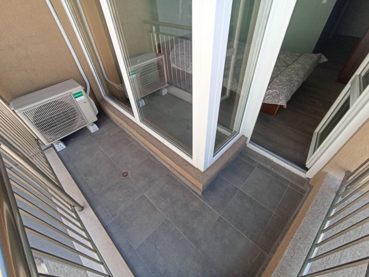 Apartnikolov1 Warna